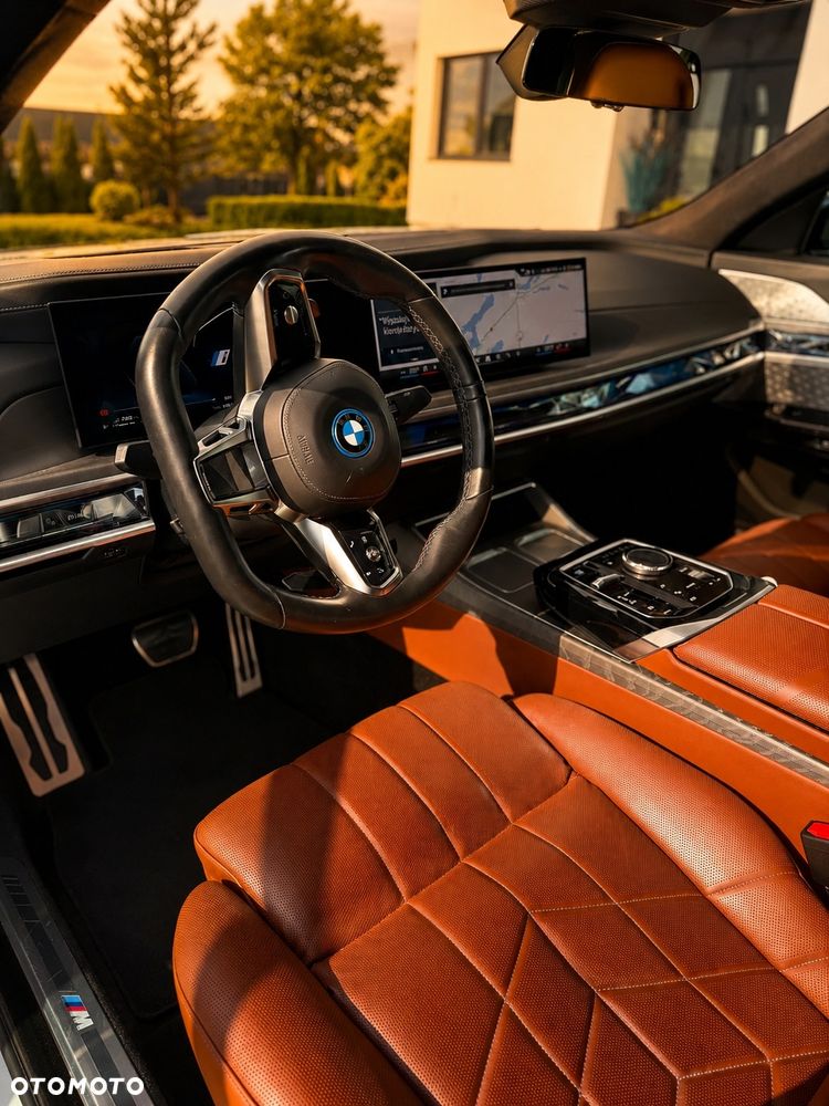 BMW Seria 7 M760e PHEV xDrive Individual Edition sport - 12
