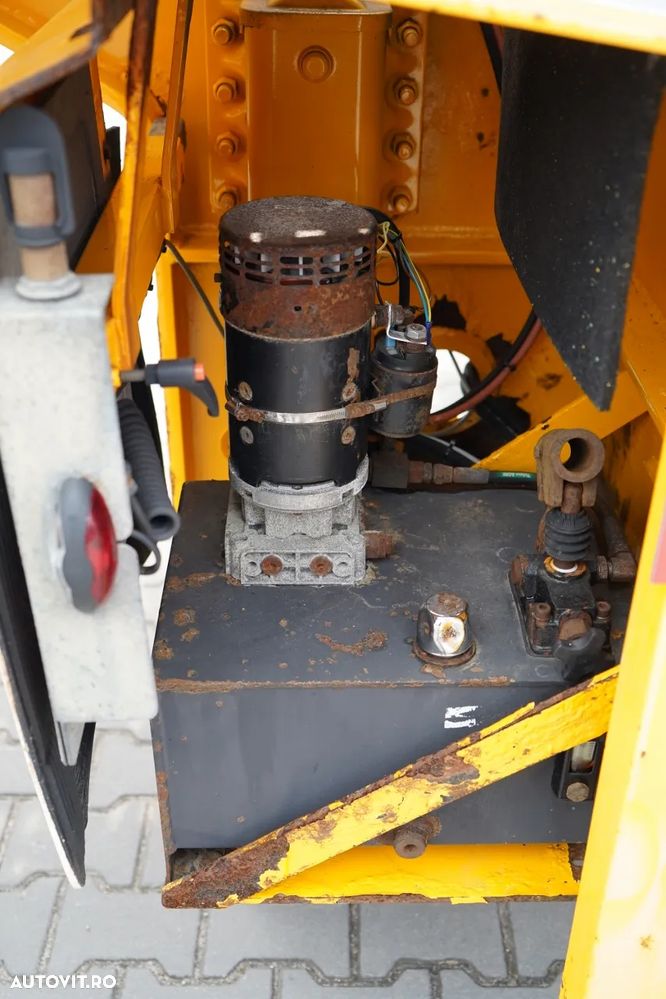 Castera REMORCA AUTO AMC CASTERA / ÎNCĂRCĂTOR JOS / 13,1 M / GAMĂ HIDRAULICĂ / AXĂ DE DIRECȚIE / TROLIU - 28