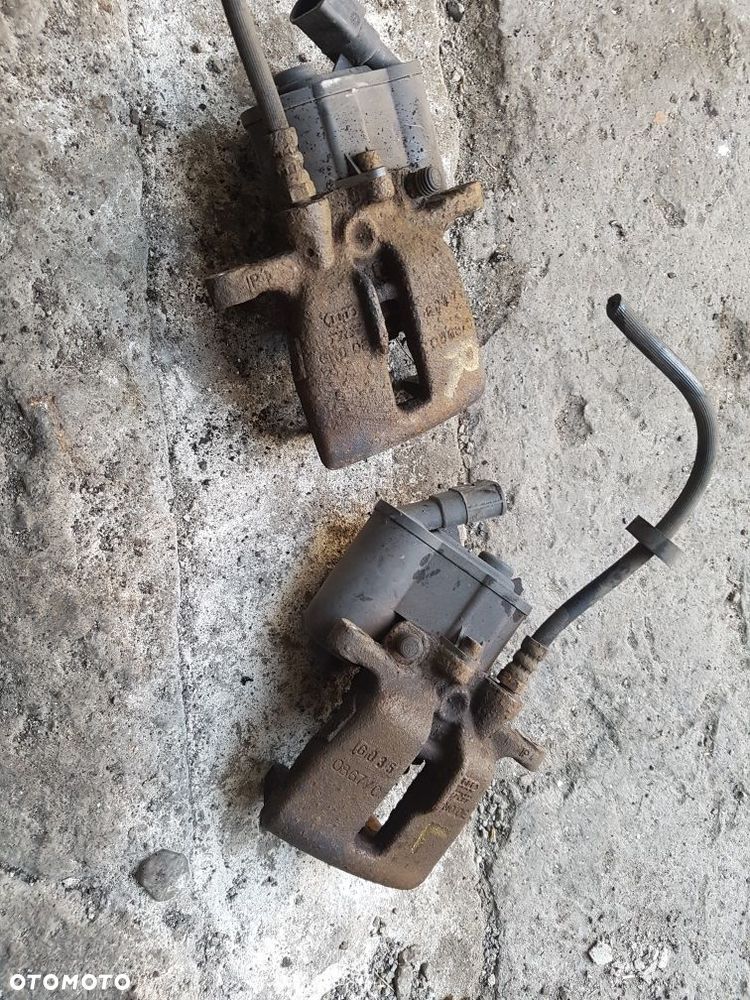 Audi a6 c6 zacisk hamulcowy prawy tył elektryczny