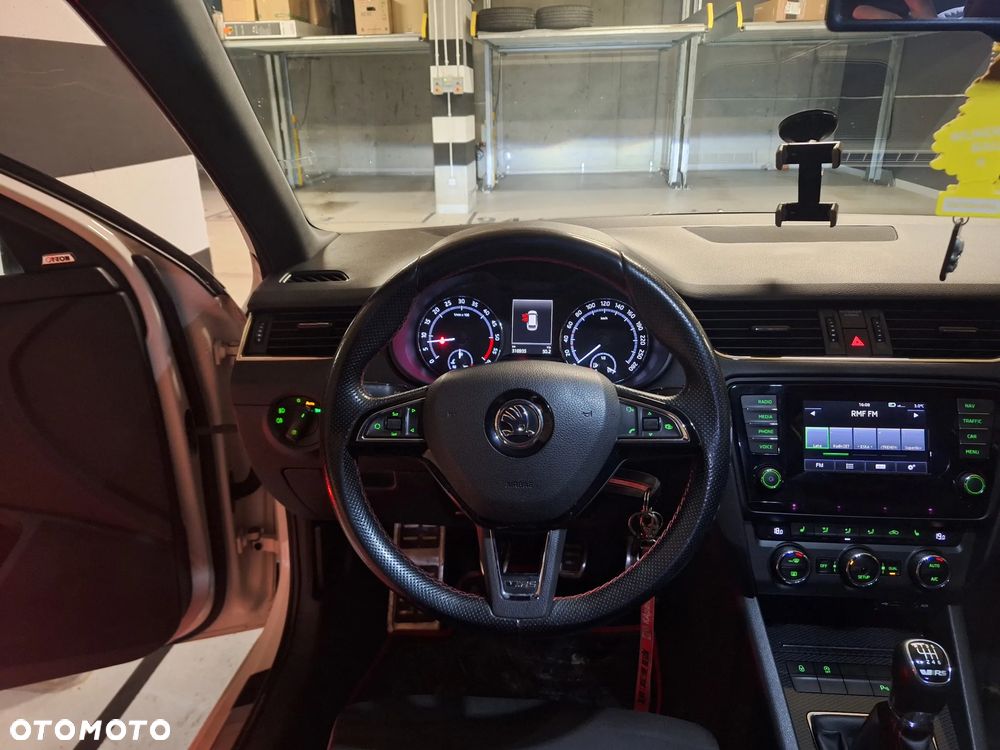 Skoda Octavia Combi 2.0 TDI RS - 28