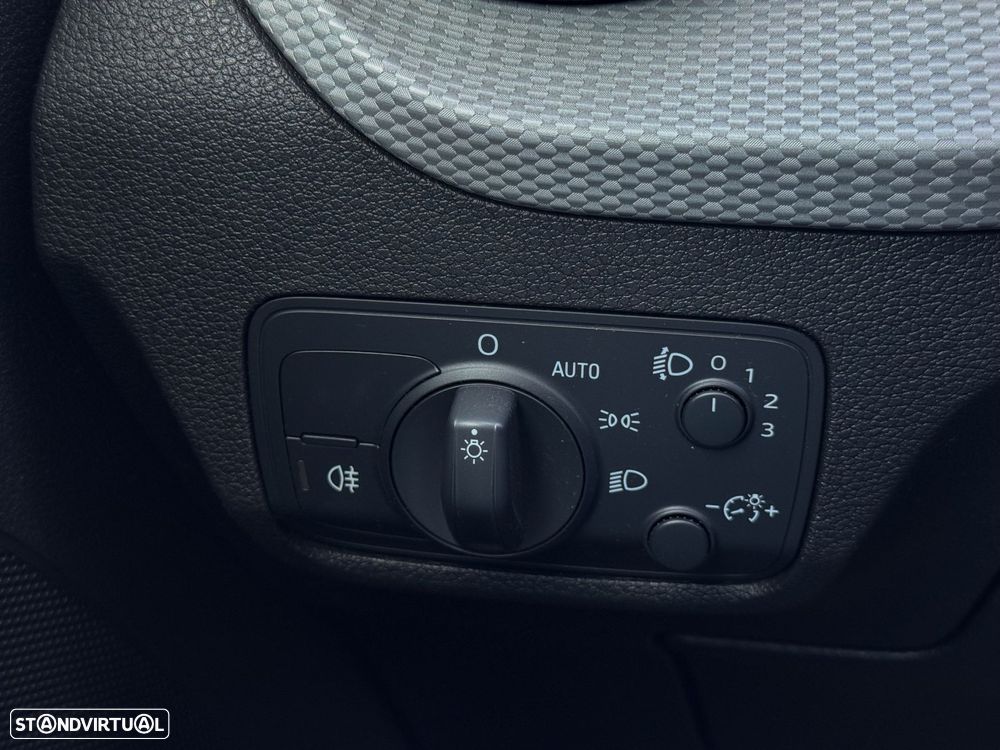 Audi Q2 30 TFSI Design - 9