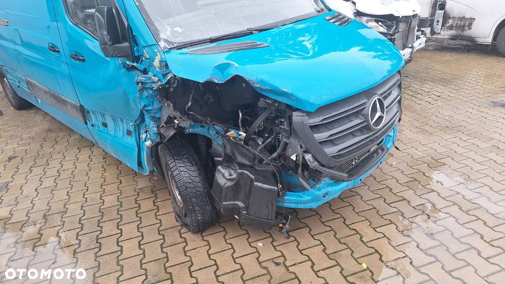 Mercedes-Benz Sprinter - 2