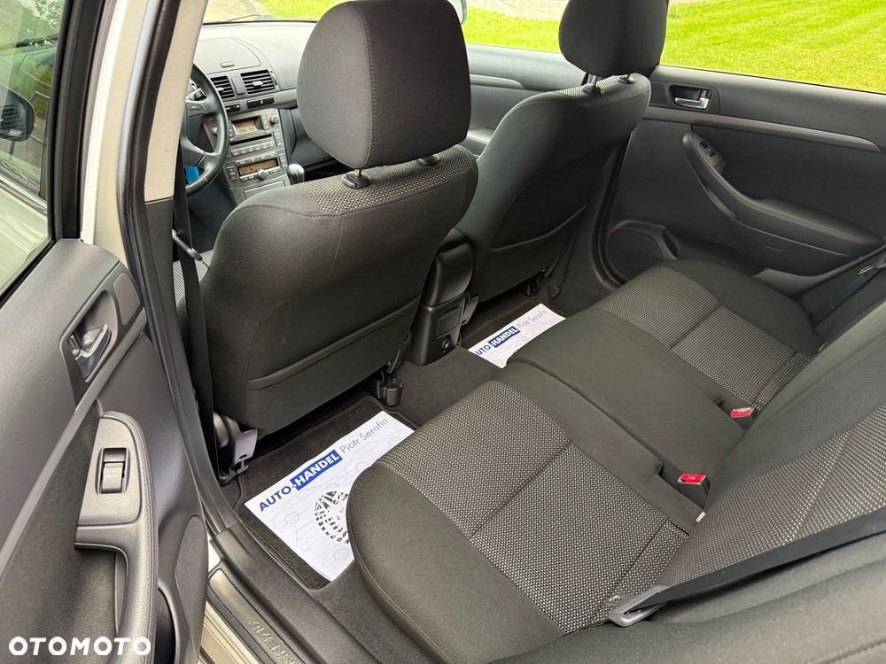 Toyota Avensis 1.8 VVT-i Combi Sol - 24
