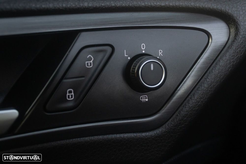 VW Golf 1.6 TDI Highline DSG - 20