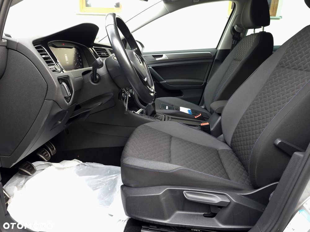 Volkswagen Golf - 14