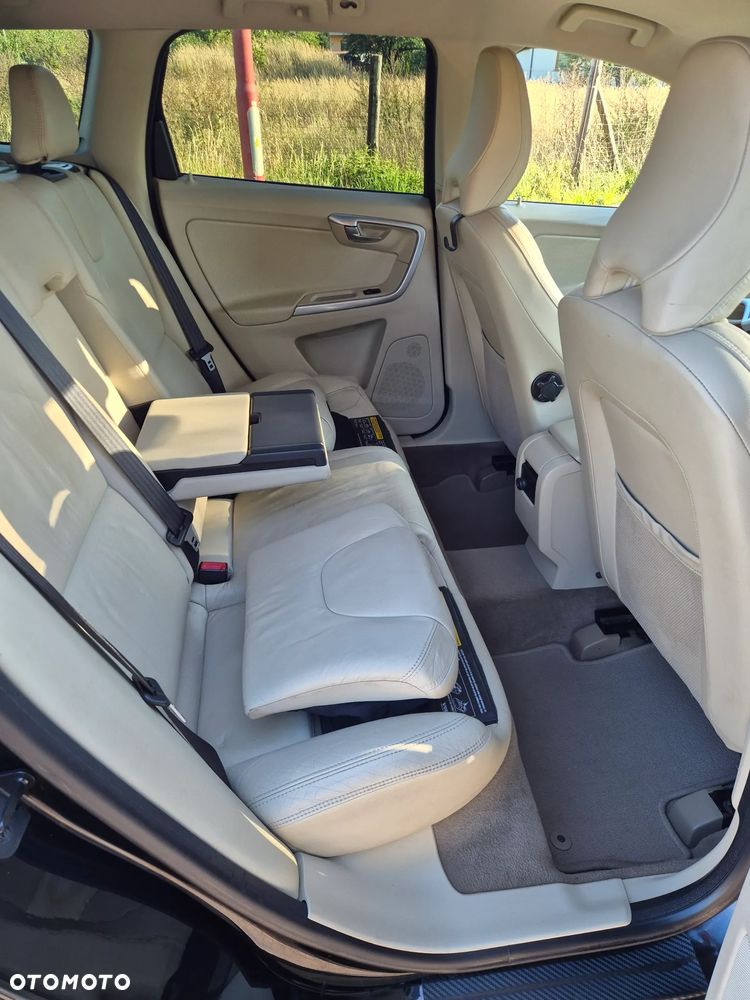 Volvo XC 60 D5 AWD Summum - 7