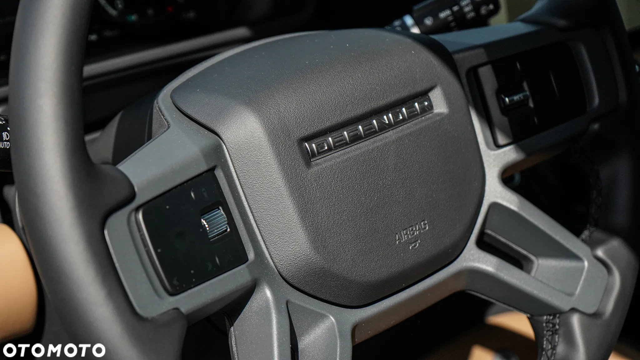 Land Rover Defender - 13
