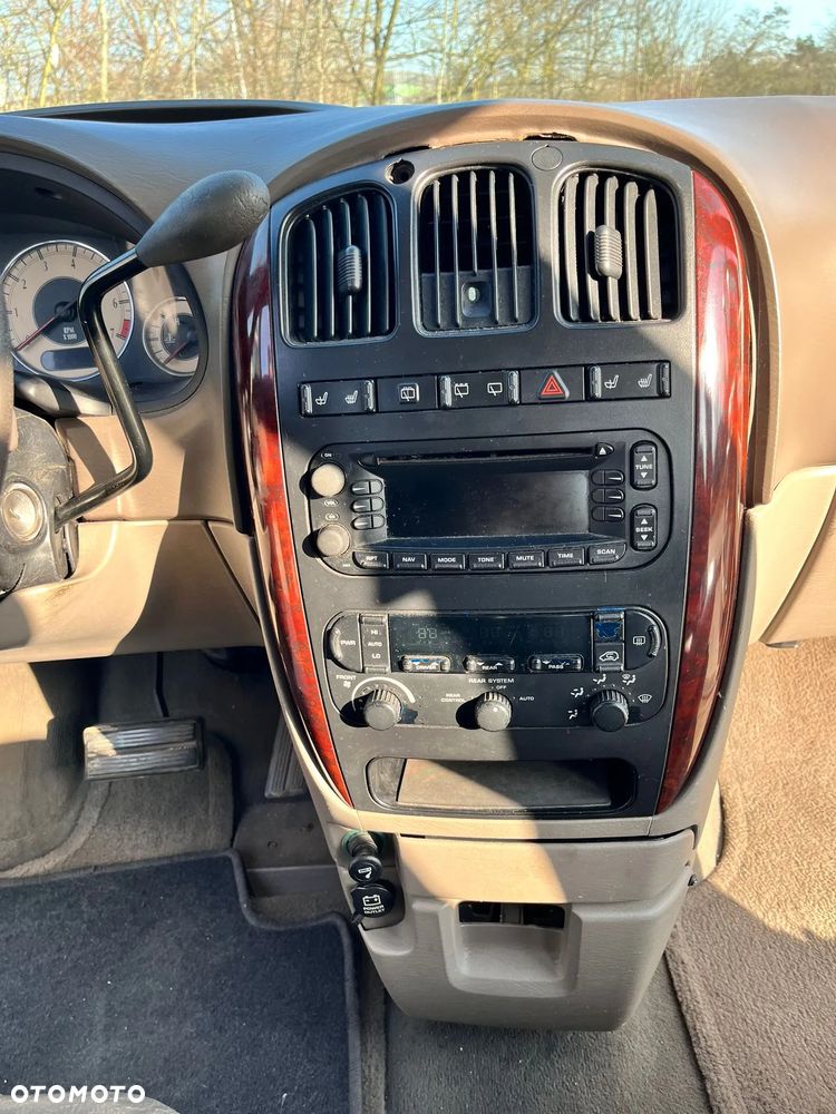 Chrysler Grand Voyager 3.3L Limited - 38