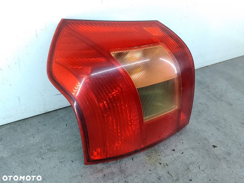 LAMPA TYLNA LEWA TOYOTA COROLLA IX E12 02-51 KOITO HATCHBACK 5D - 6