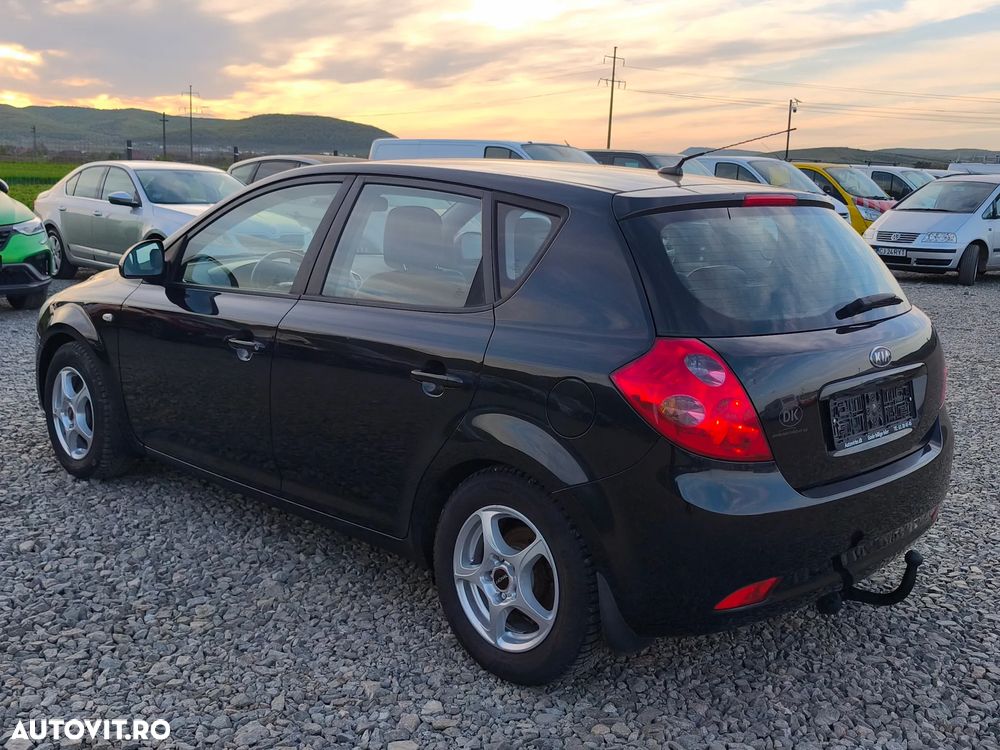 Kia Ceed - 13