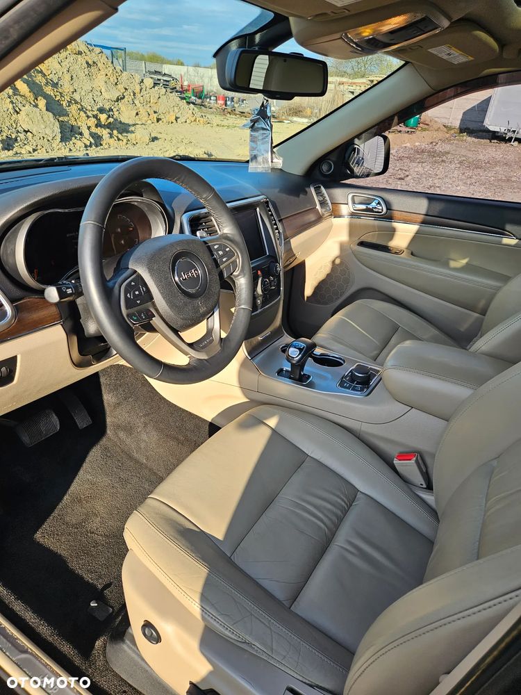 Jeep Grand Cherokee - 19
