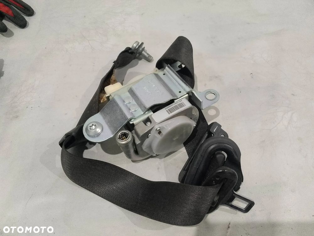 Pas bezpieczeństwa lewy Fisker Karma C131148101101KA - 2