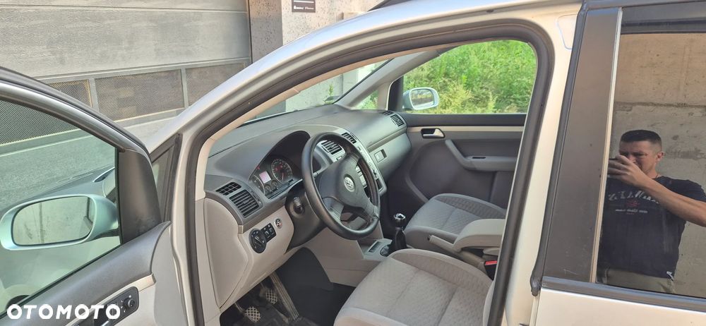 Volkswagen Touran - 8