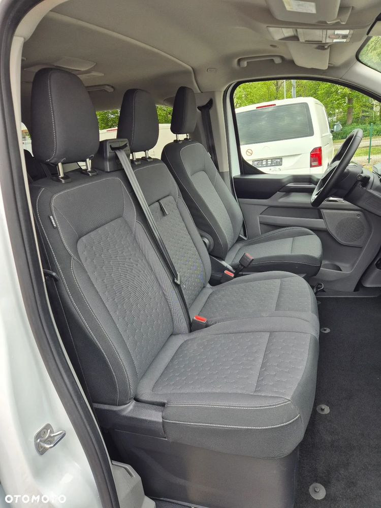 Ford Tourneo Custom - 8