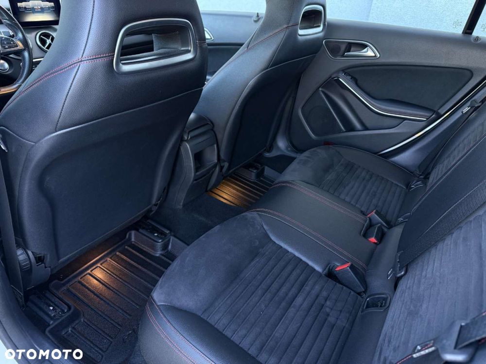 Mercedes-Benz CLA 200 7G-DCT AMG Line - 31