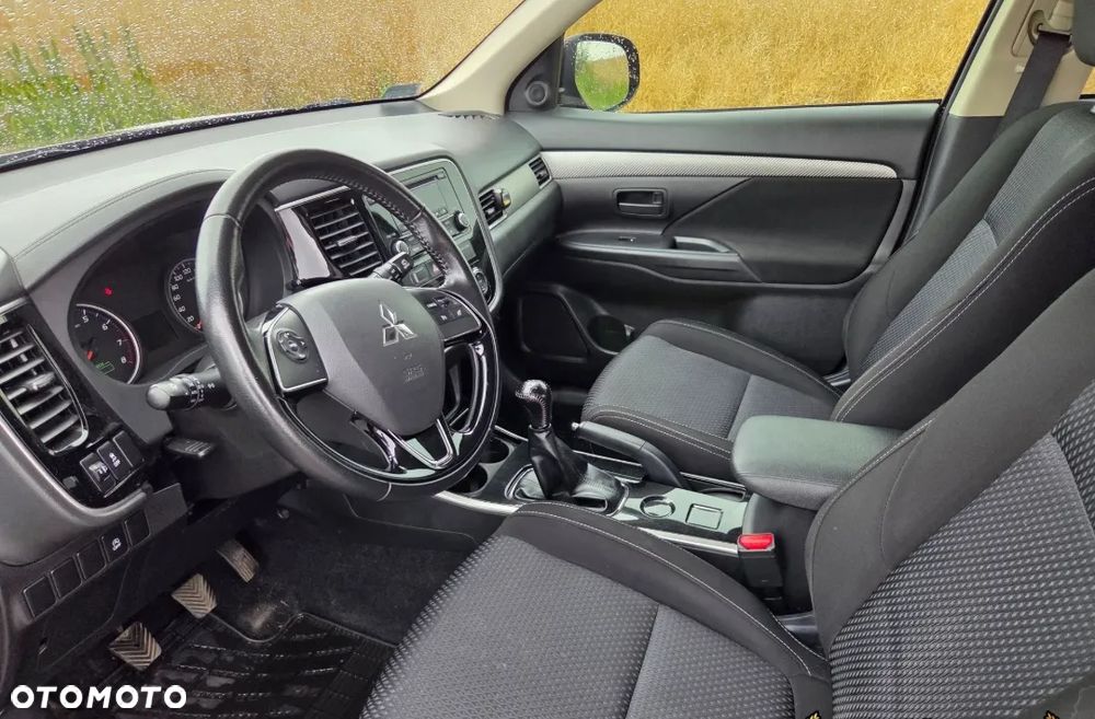 Mitsubishi Outlander - 11