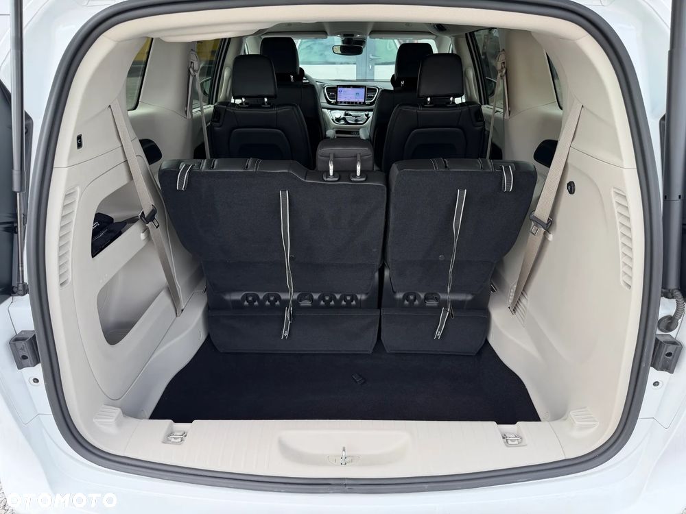 Chrysler Pacifica - 5