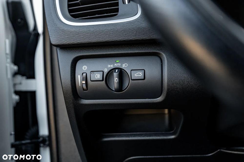 Volvo V40 D3 Geartronic RDesign - 32