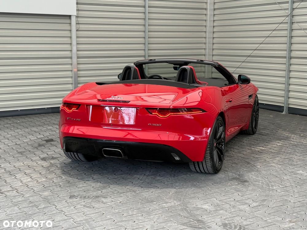 Jaguar F-Type P300 - 3
