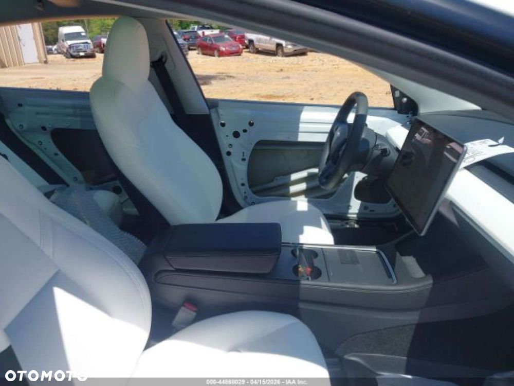 Tesla Model 3 - 7
