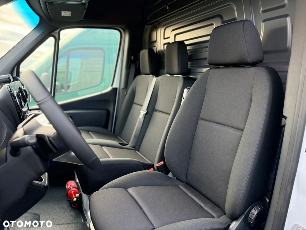 Mercedes-Benz Sprinter - 12