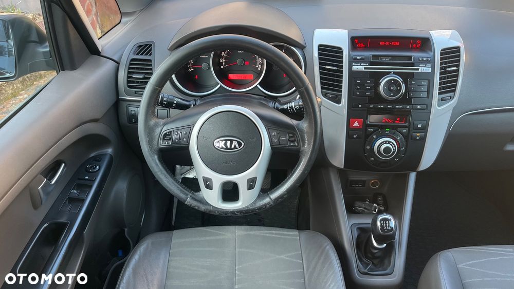 Kia Venga - 10