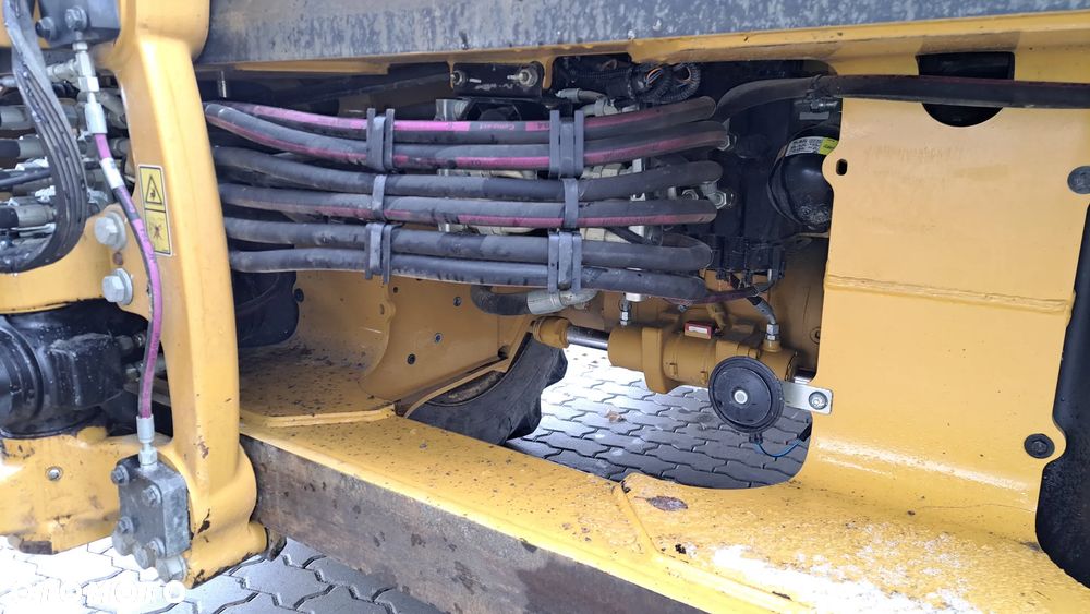 Caterpillar 444 - 17