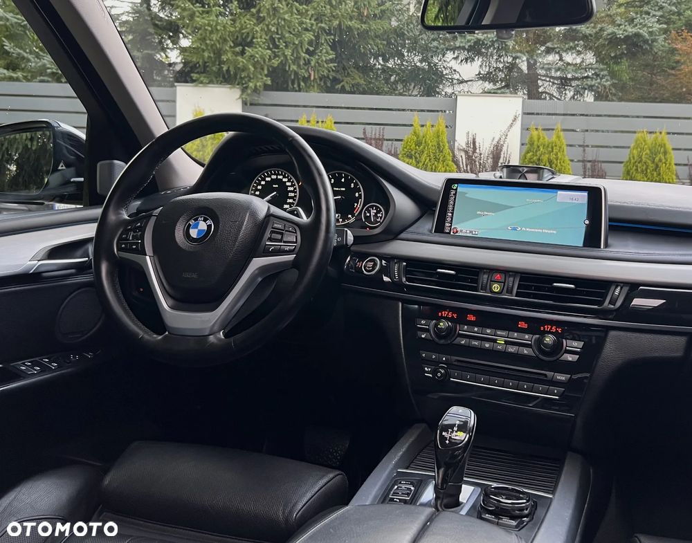 BMW X5 xDrive50i - 16