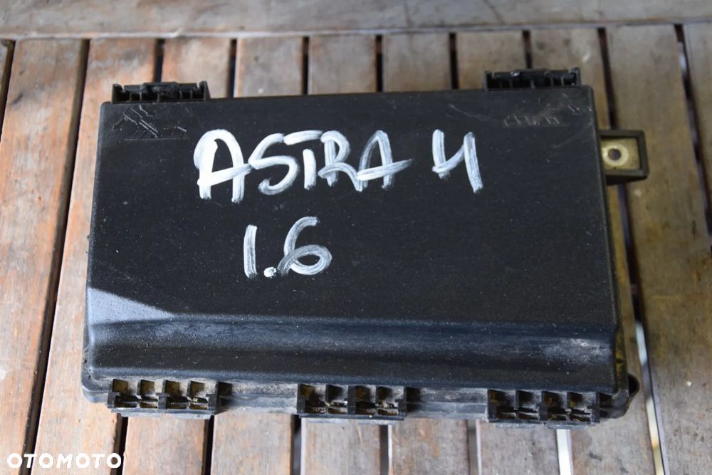 Opel Astra H 1.6 Z16XEP 13206751GY Skrzynka bezpieczników BSI - 1