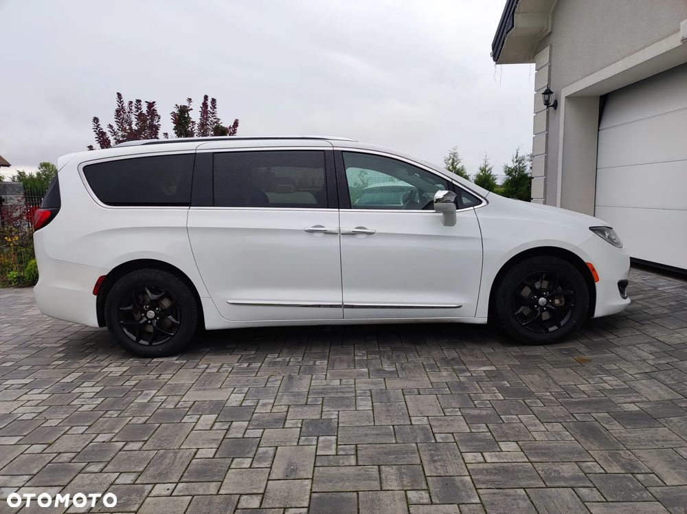 Chrysler Pacifica - 2