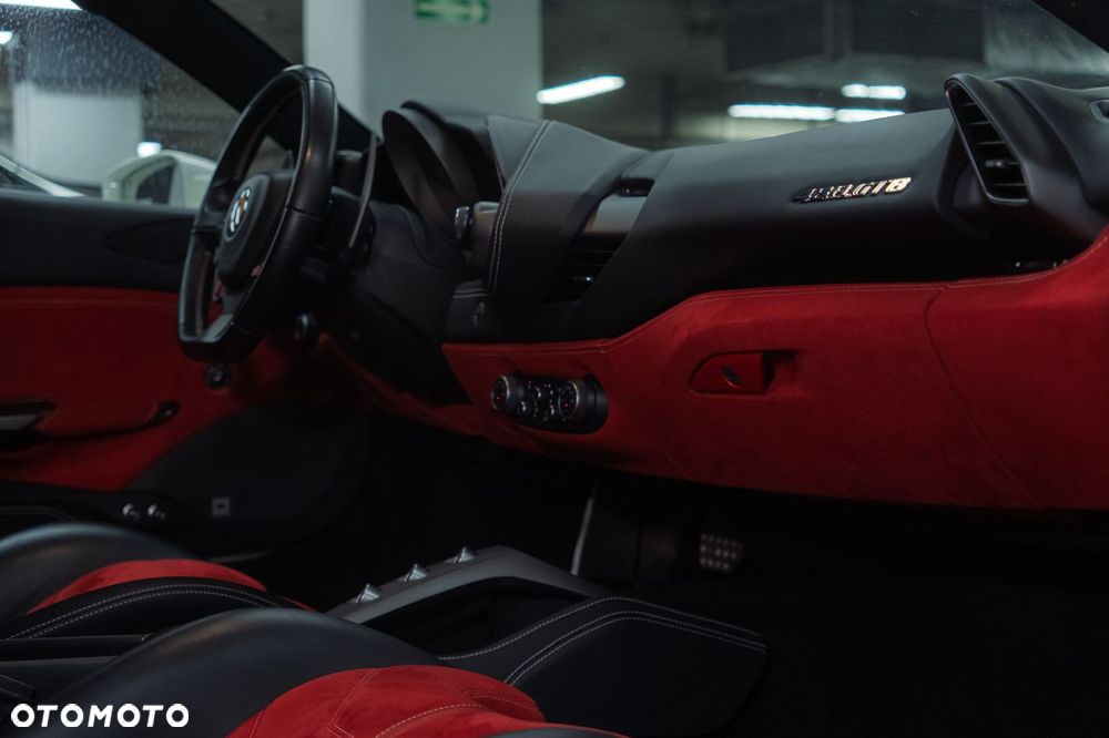 Ferrari 488 - 29