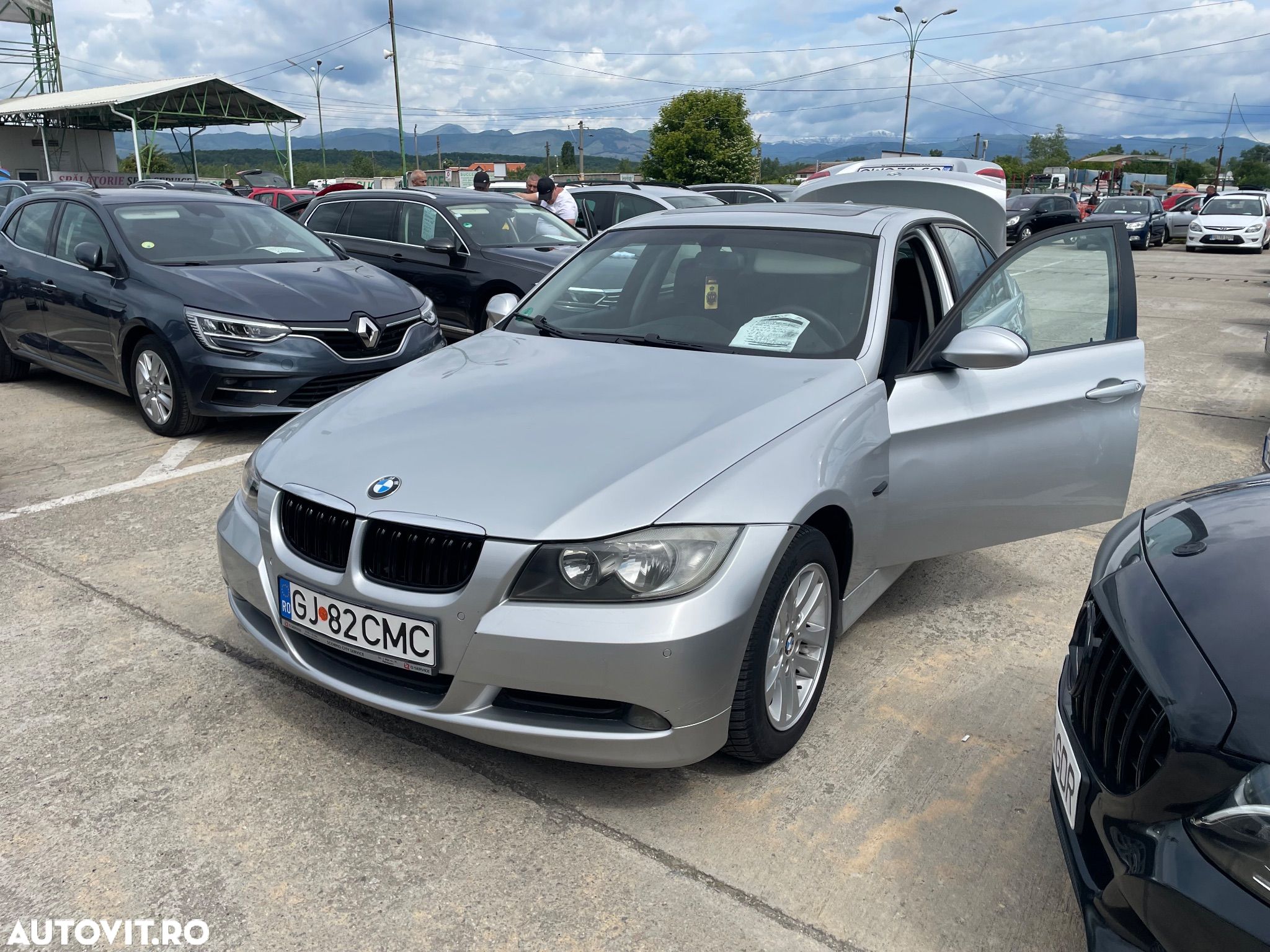 BMW Seria 3 318i - 1