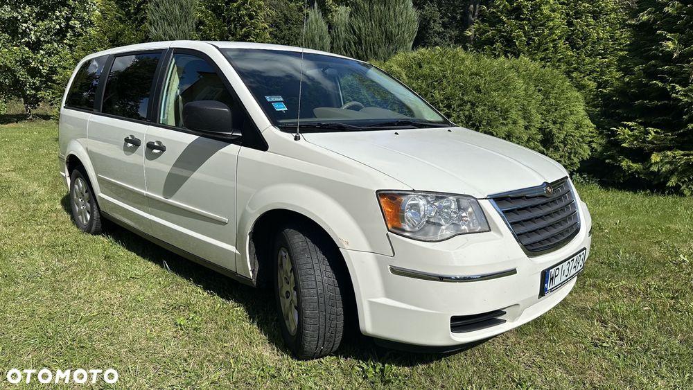 Chrysler Town & Country - 2