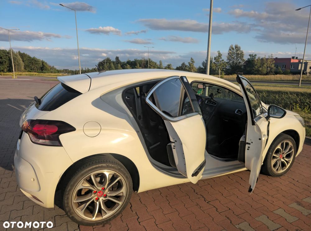 Citroën DS4 1.6 THP SoChic MCP - 16