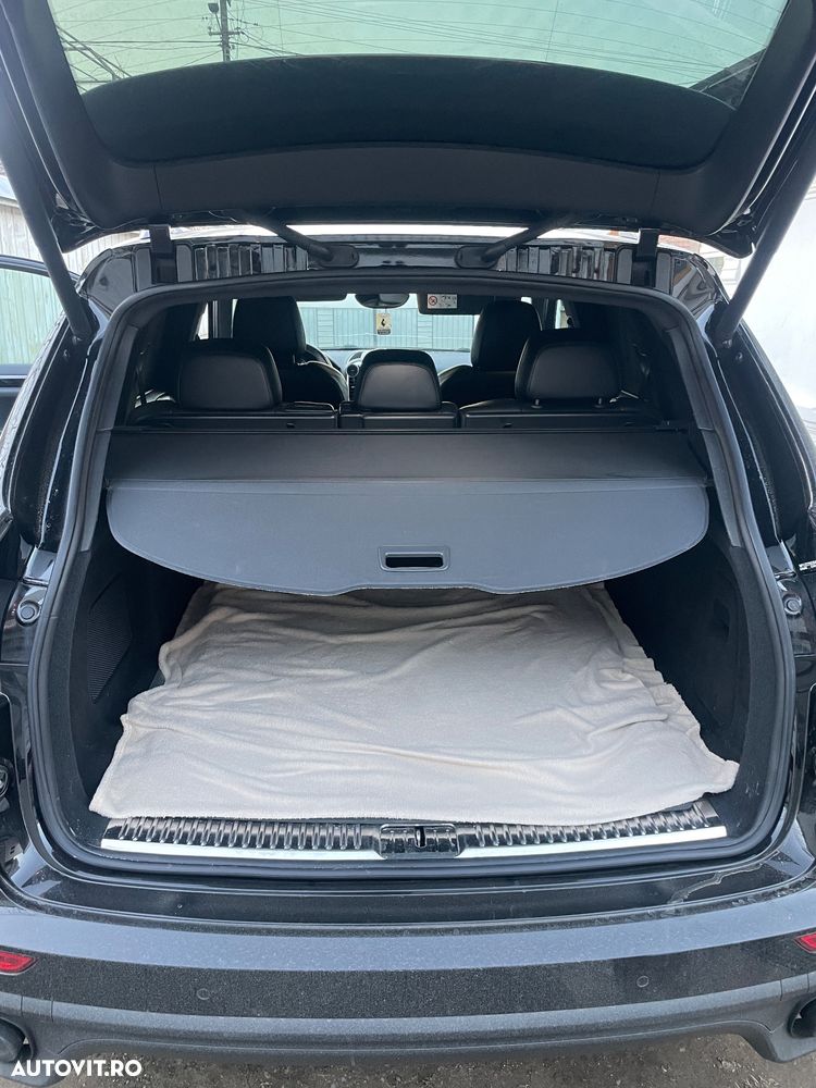Porsche Cayenne 3.0 L - 7