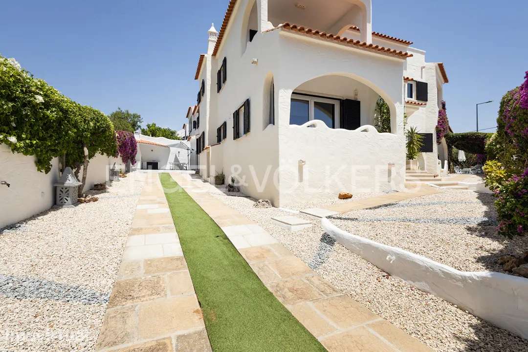 Espaçosa moradia em Porches a 300 metros da praia - Grande imagem: 4/53