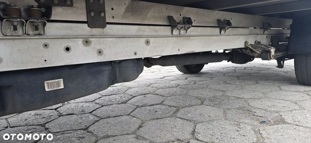 Mercedes-Benz Sprinter - 13