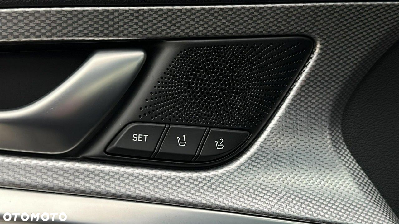 Genesis G70 - 30