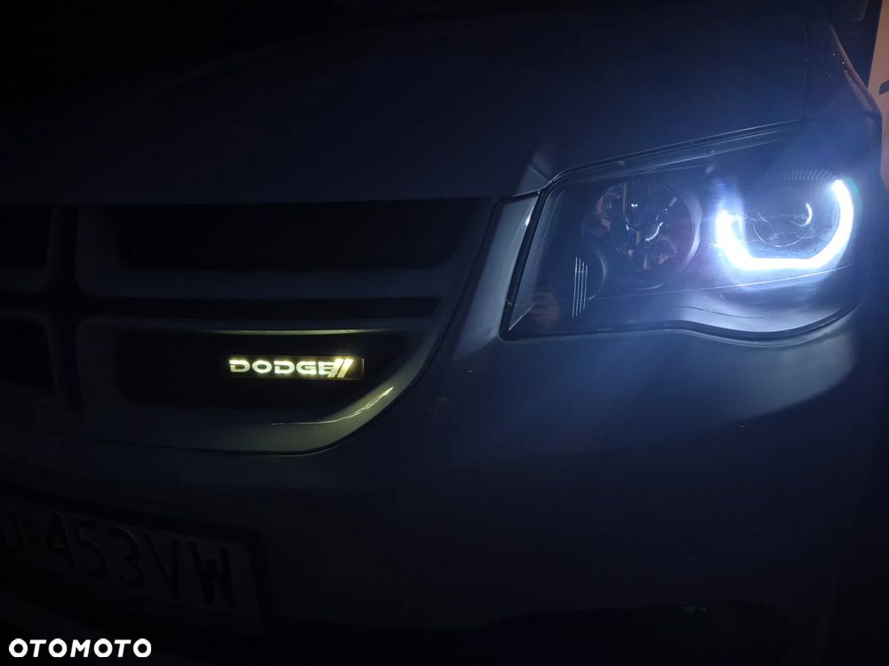 Dodge Grand Caravan - 21