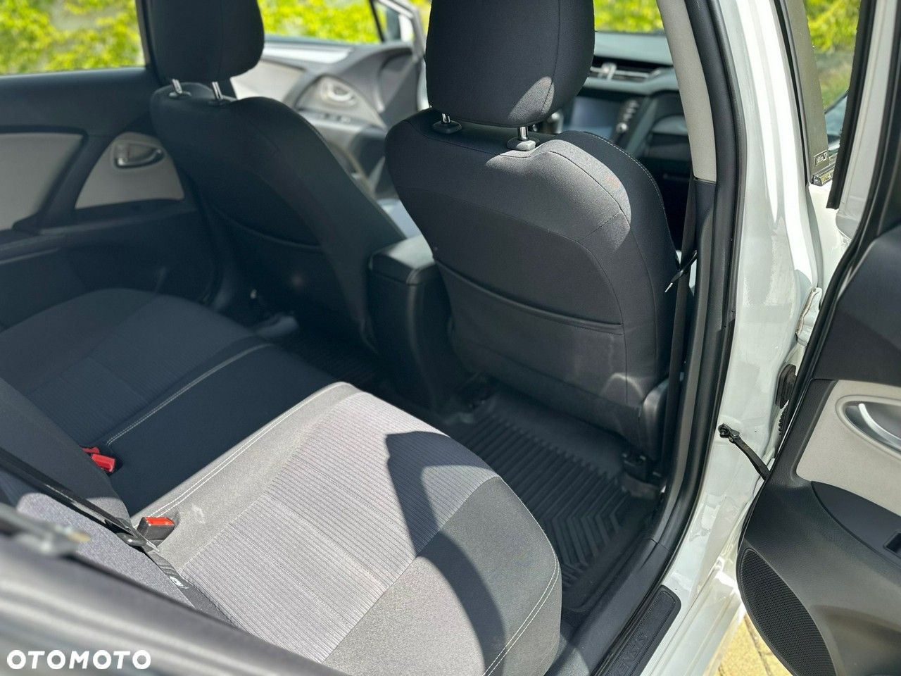 Toyota Avensis Touring Sports 1.8 Edition S+ - 21