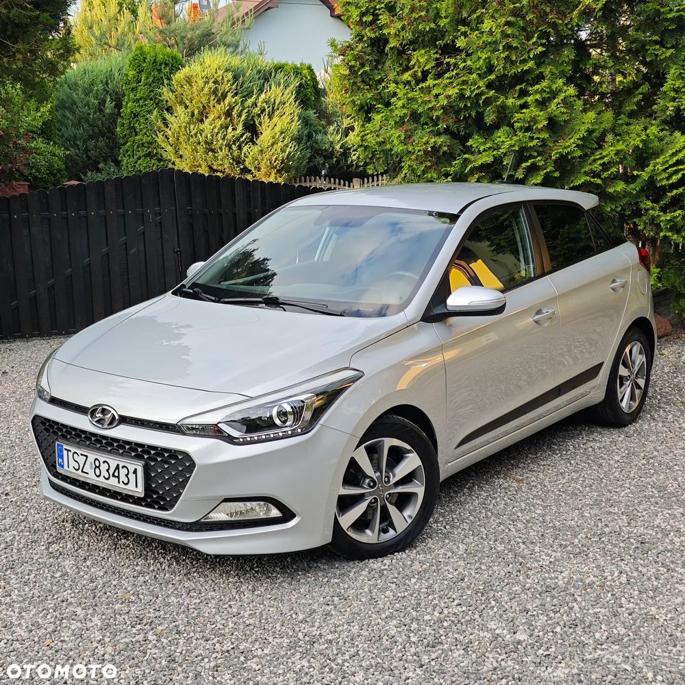 Hyundai i20 1.1 CRDi YES Silver - 1