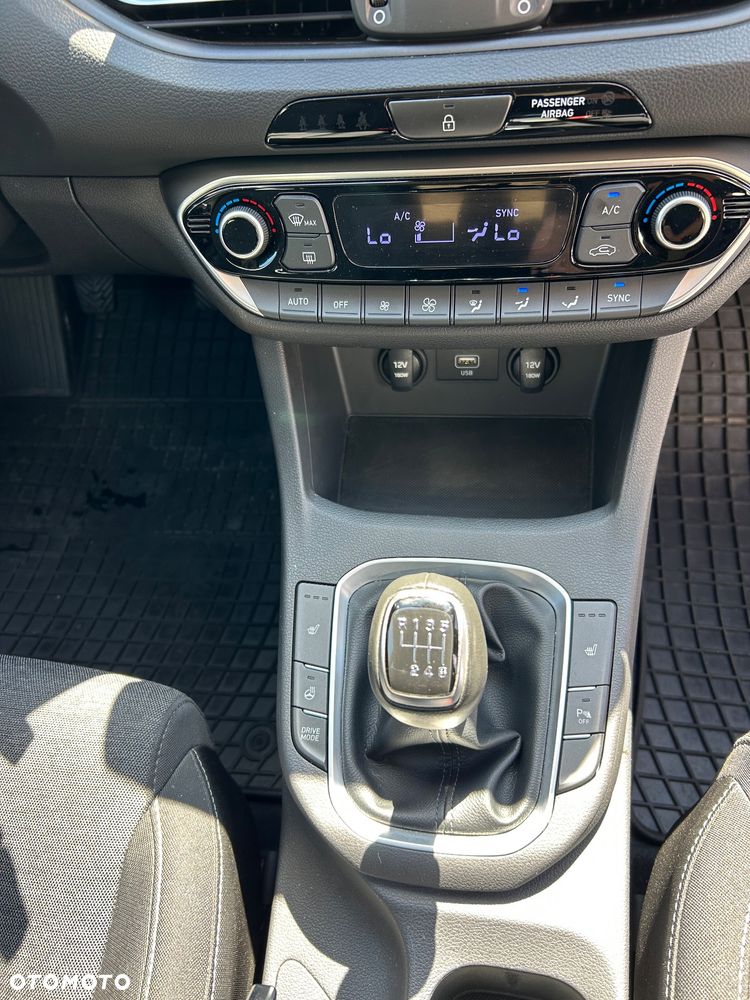 Hyundai i30 1.5 T-GDI 48V Smart - 10