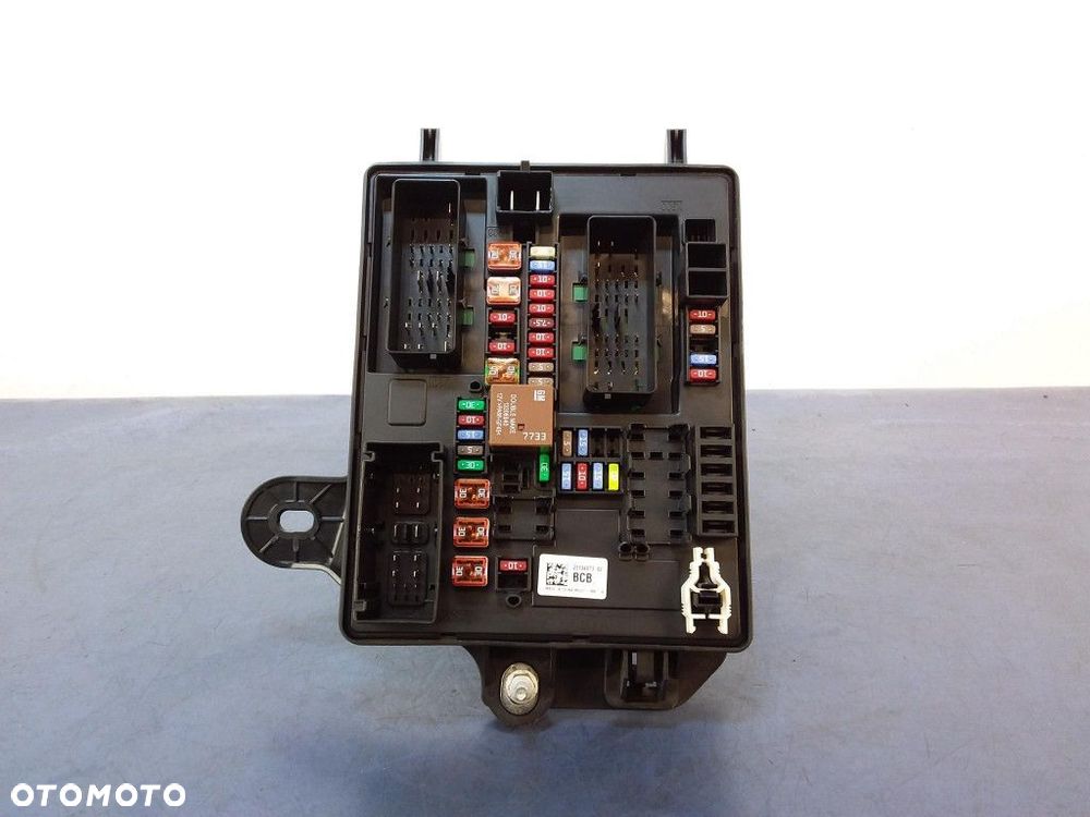 CADILLAC CTS III SKRZYNKA BEZPIECZNIKÓW 23134073 - 1