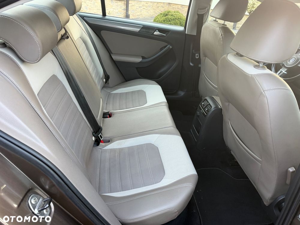 Volkswagen Jetta 1.6 TDI Life - 15