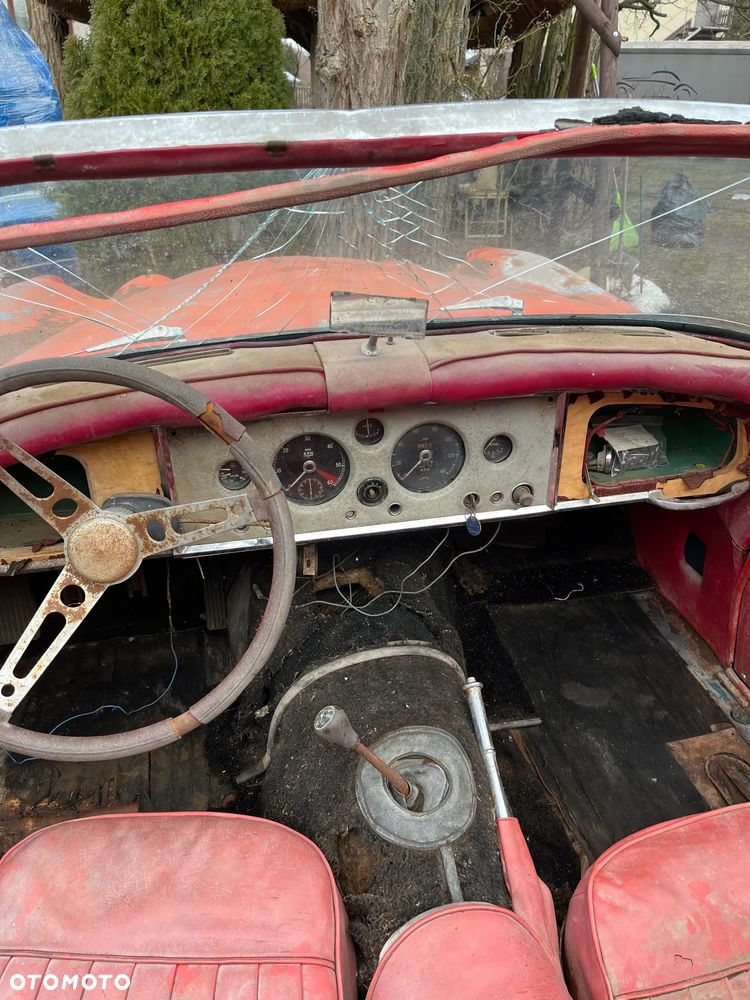 Jaguar E-Type - 12