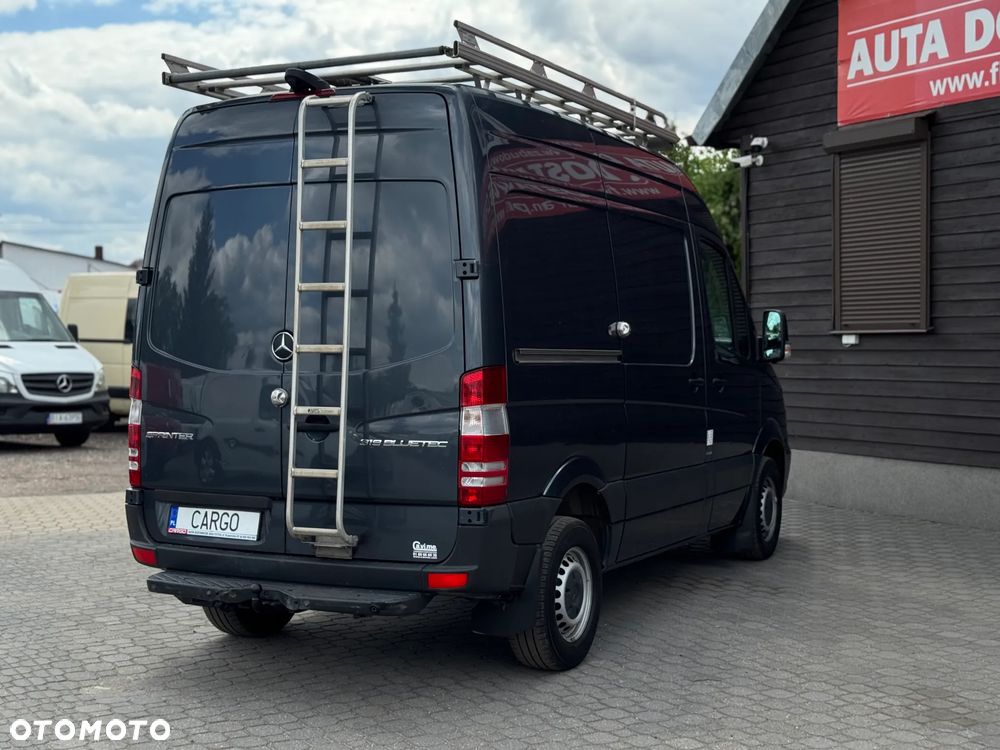 Mercedes-Benz SPRINTER 319 - 6