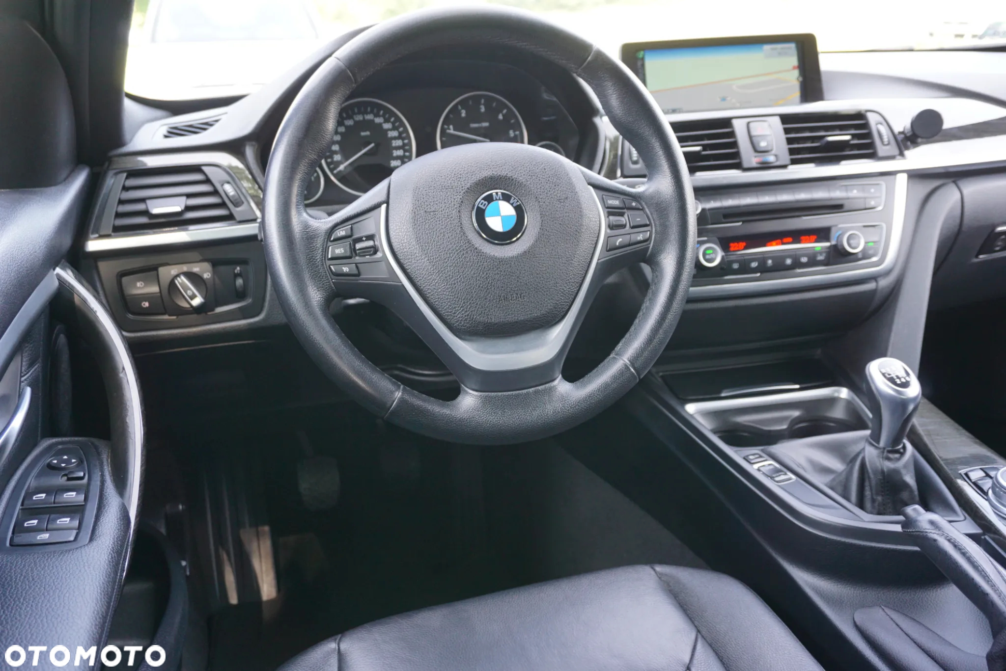BMW Seria 3 318d Touring Luxury Line - 18