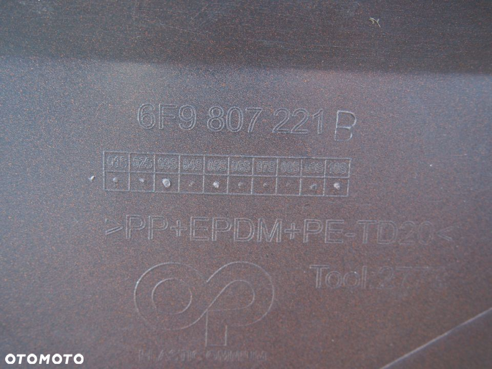 Seat Arona 17r Zderzak przod przedni 2017 - 6