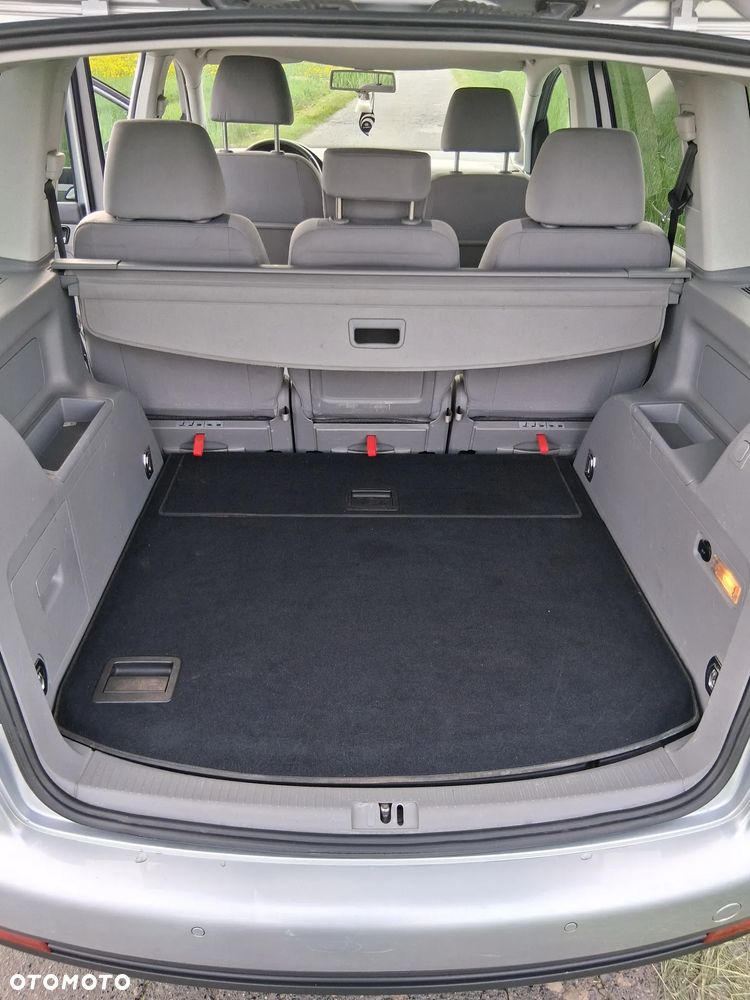 Volkswagen Touran 2.0 TDI DPF Highline - 10