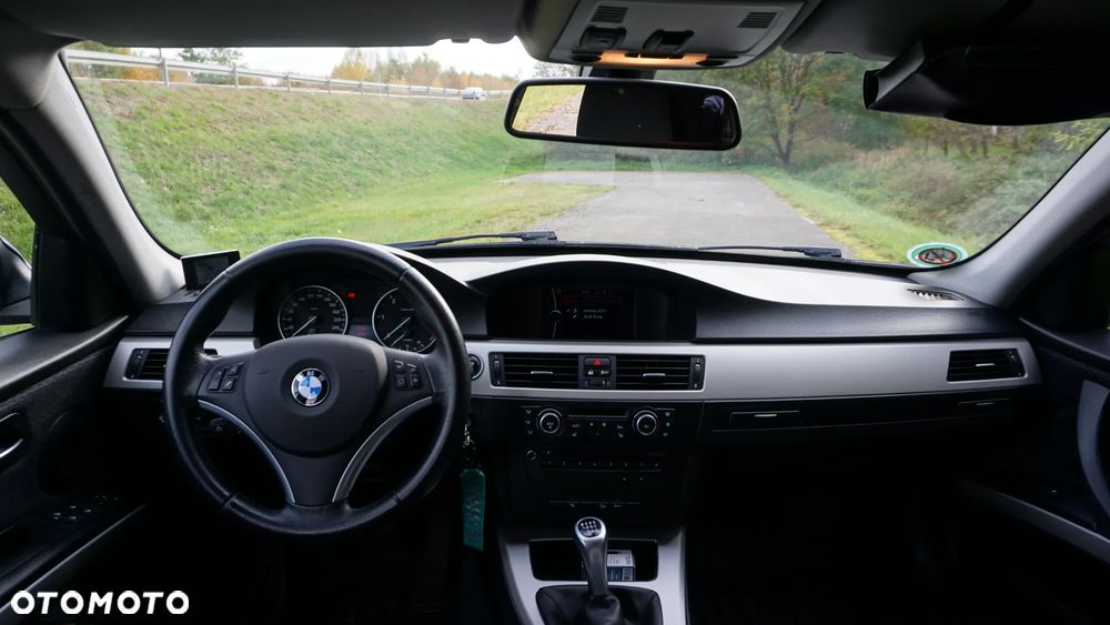 BMW Seria 3 320d xDrive - 15